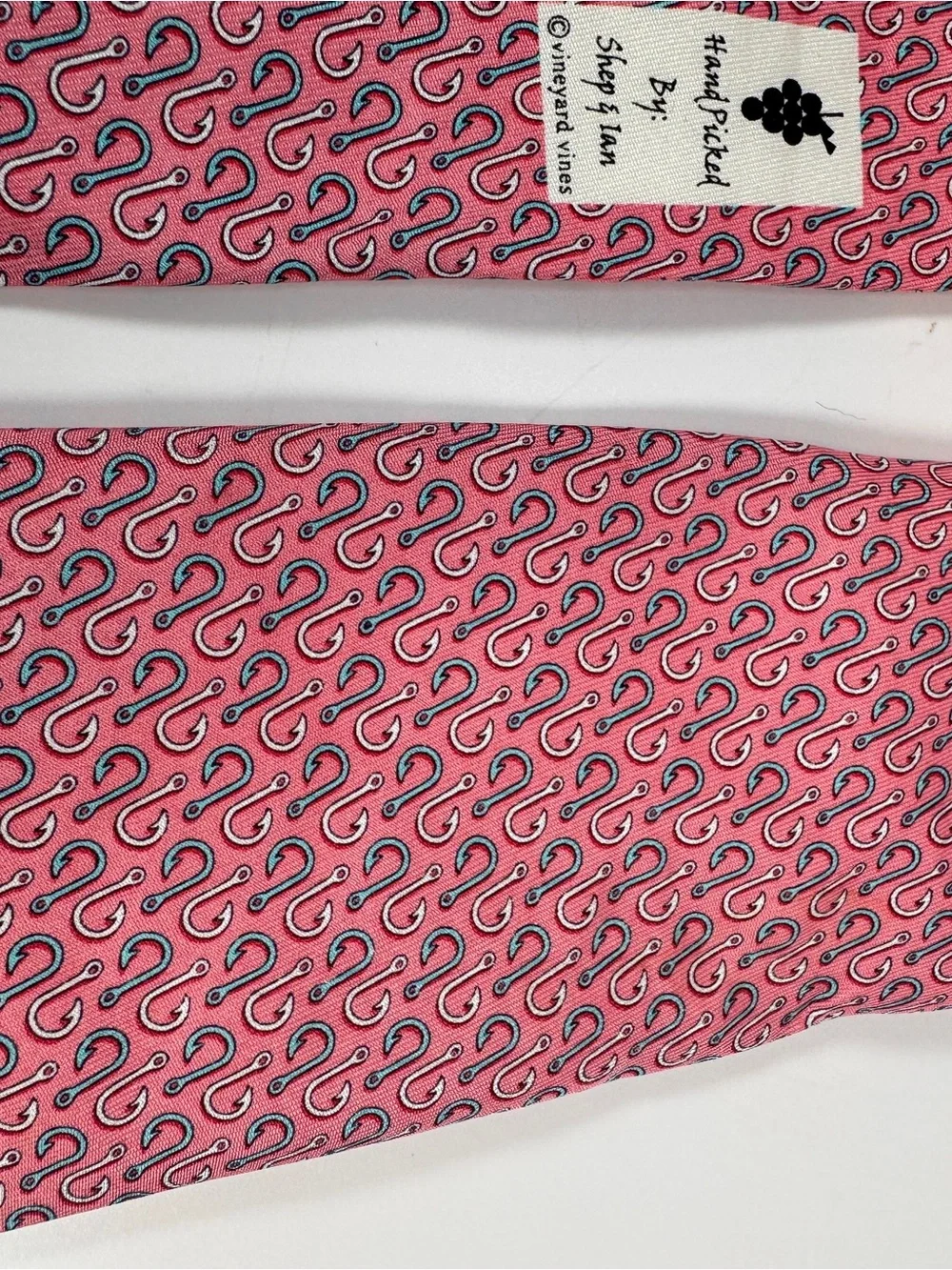 VINEYARD VINES pink 100% silk tie with fish hook design necktie Adorable